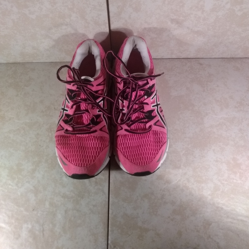 Solyte tennis shoes